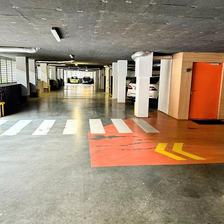 Stylish Apartment Getaway With Self Check-In And Free Parking Lot 阿拉德 外观 照片