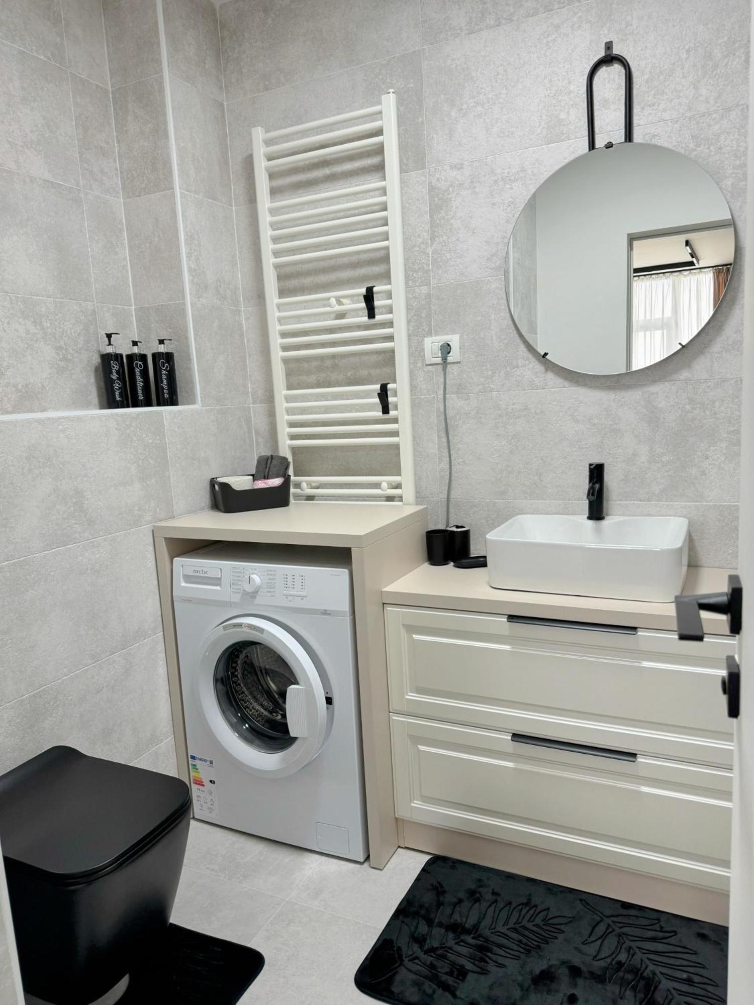 Stylish Apartment Getaway With Self Check-In And Free Parking Lot 阿拉德 外观 照片