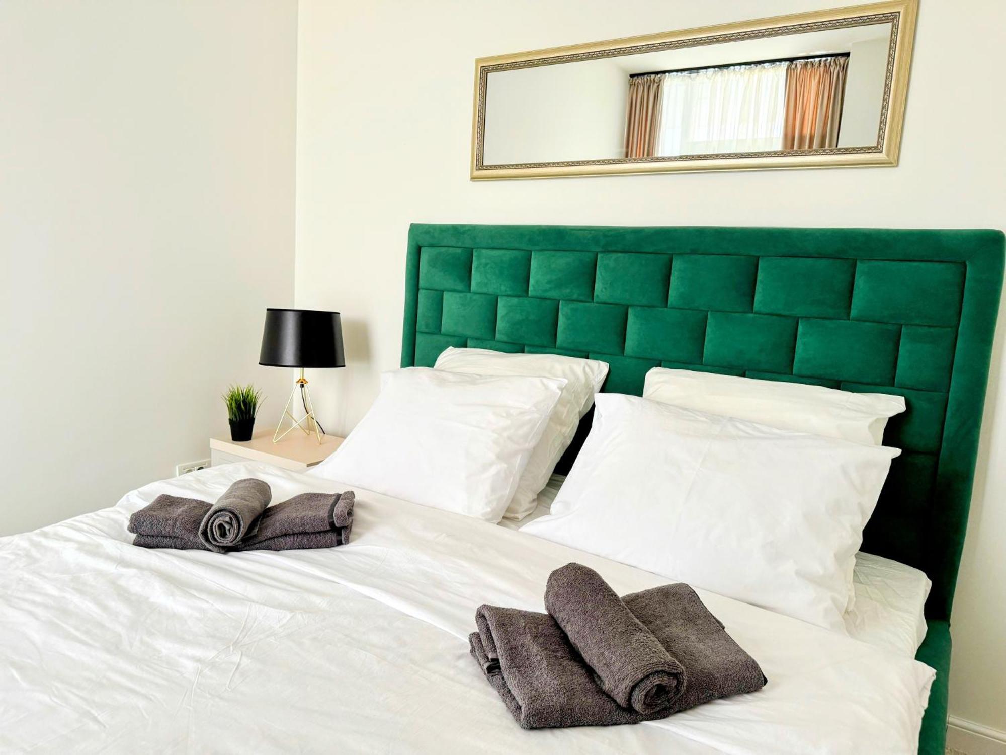 Stylish Apartment Getaway With Self Check-In And Free Parking Lot 阿拉德 外观 照片
