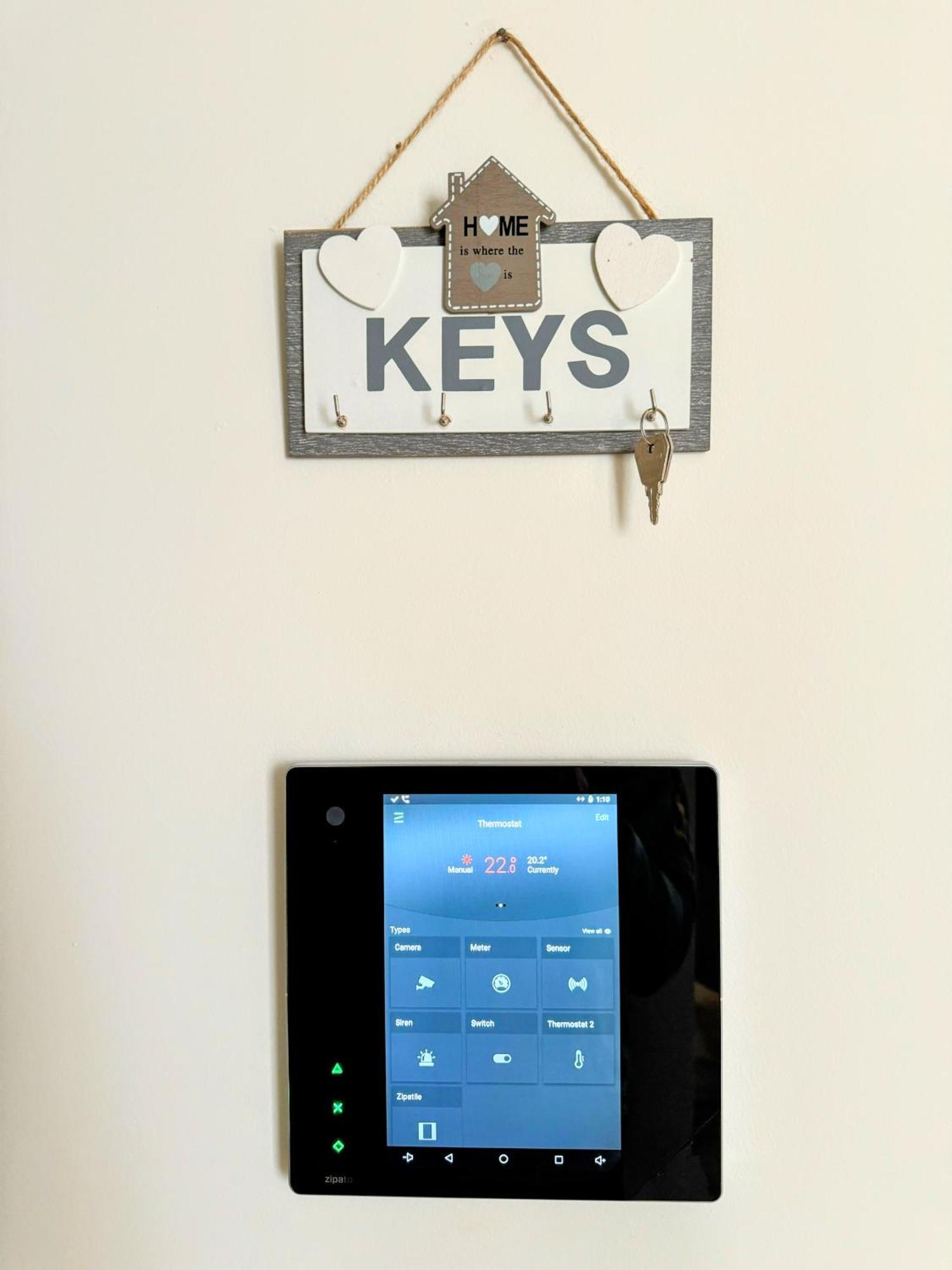 Stylish Apartment Getaway With Self Check-In And Free Parking Lot 阿拉德 外观 照片