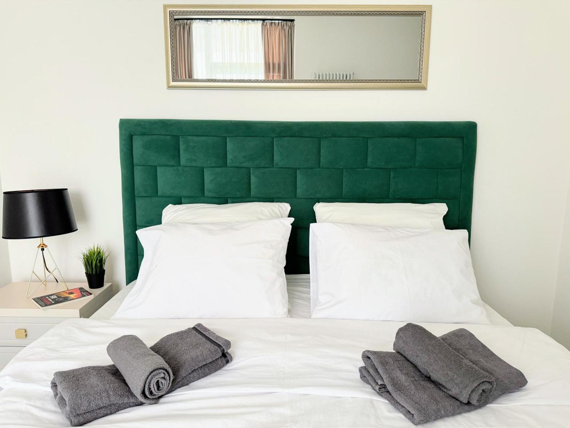 Stylish Apartment Getaway With Self Check-In And Free Parking Lot 阿拉德 外观 照片