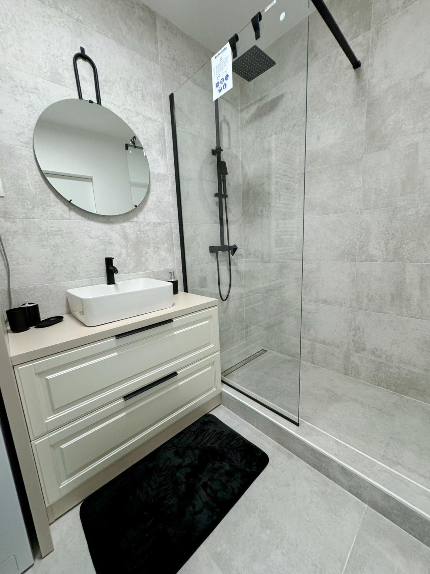 Stylish Apartment Getaway With Self Check-In And Free Parking Lot 阿拉德 外观 照片
